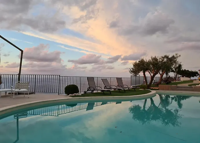 Skyview 招待所 切法卢